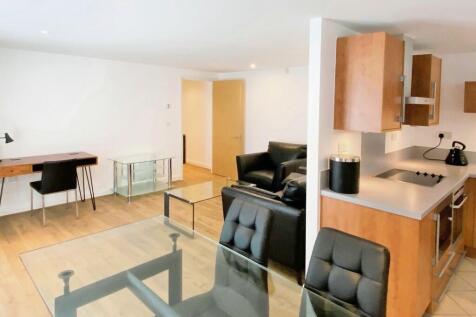 Living room - ang...
