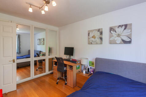 Bedroom 1- Angle ...