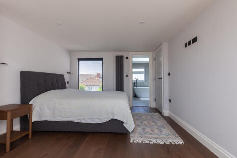 Bedroom 1- Angle ...