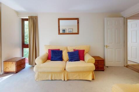 Living room - Ang...