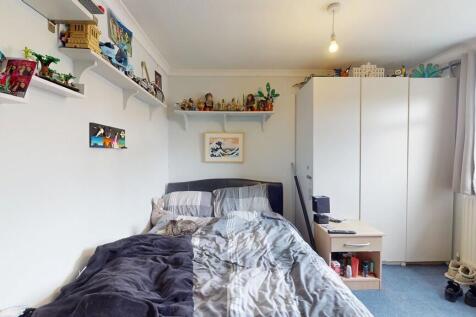 Bedroom 1 - Angle...