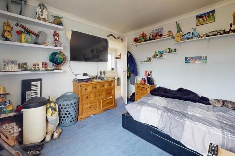 Bedroom 1- Angle ...