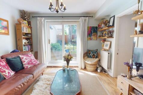 Living room - ang...