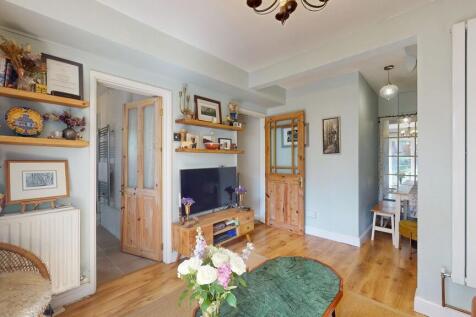 Living room - ang...