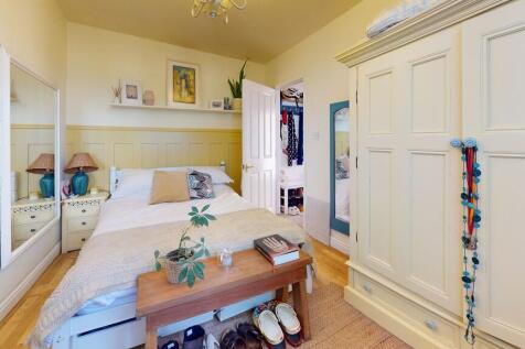 Bedroom 1 - Angle...