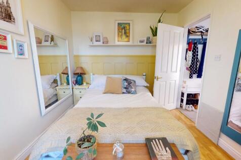 Bedroom 1 - Angle...