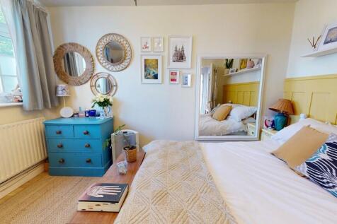 Bedroom 1 - Angle...