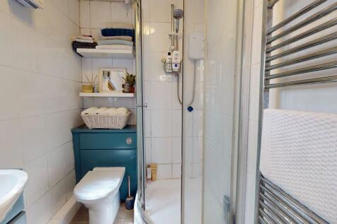 Bathroom - angle ...