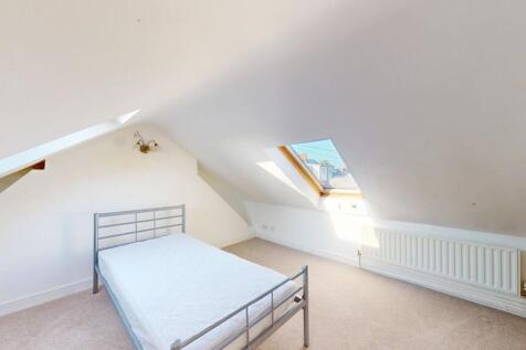 Bedroom 1 - Angle...