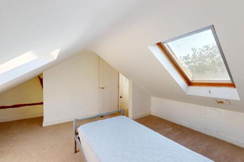 Bedroom 1 - Angle...