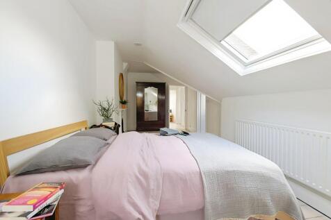 Bedroom 1 - Angle...
