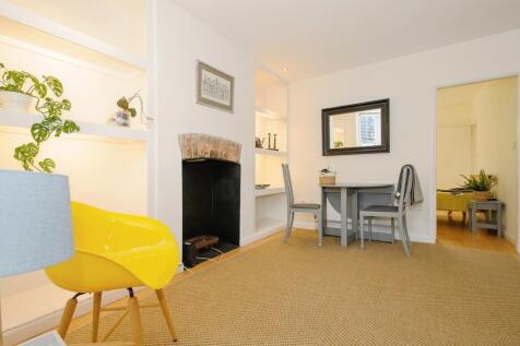 Living room - Ang...