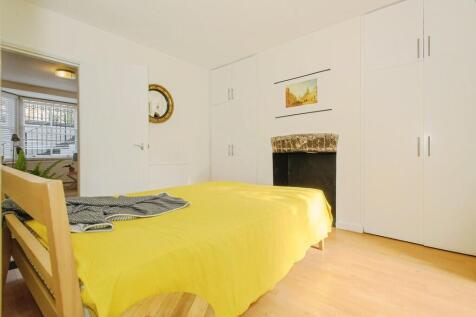 Bedroom 1 - Angle...
