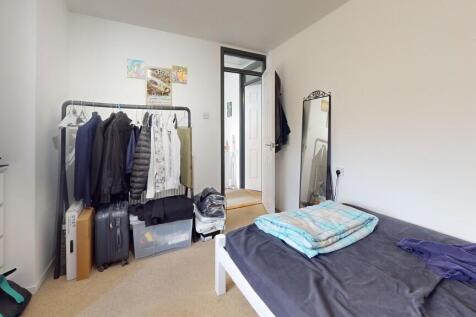 Bedroom 1- Angle ...