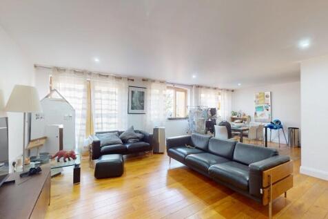 Living room - Ang...
