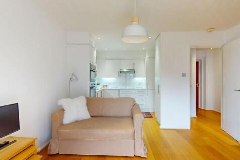Living room - Ang...