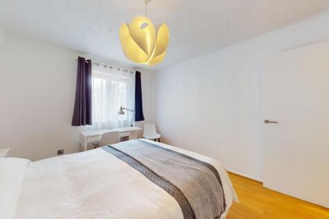 Bedroom 1 - Angle...