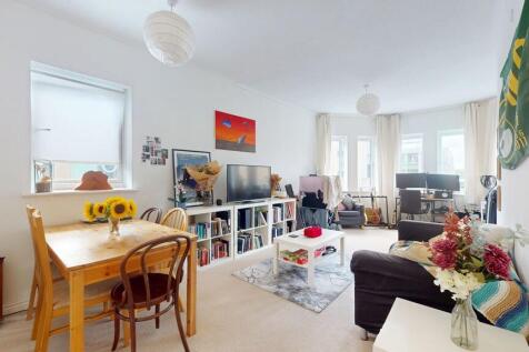 Living room - Ang...