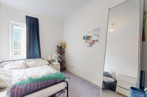 Bedroom 1 - Angle...
