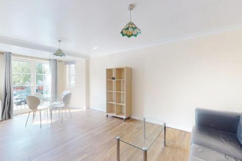 Living room - Ang...