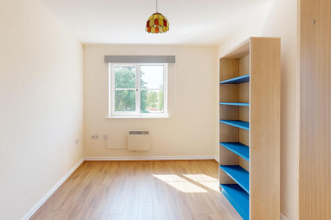 Bedroom 1 - Angle...