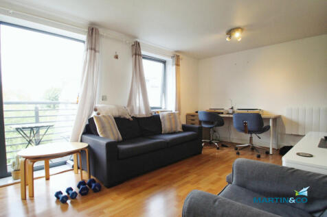 c8d5b3e2-living 2...