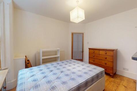 Bedroom 1- Angle ...