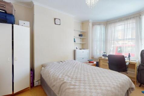Bedroom 1- Angle ...