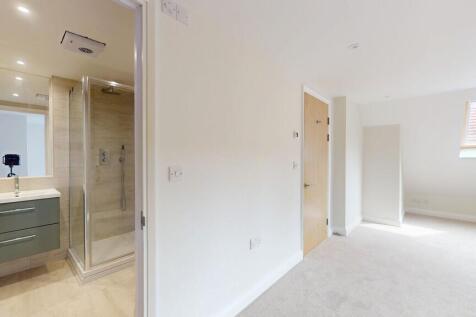 Bedroom 1 - Angle...