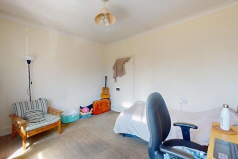 Bedroom 1 - Angle...