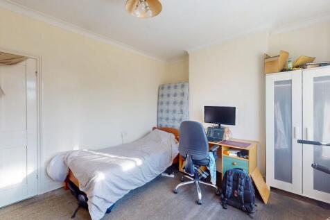 Bedroom 1 - Angle...