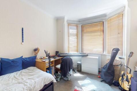 Bedroom 4 - Angle...