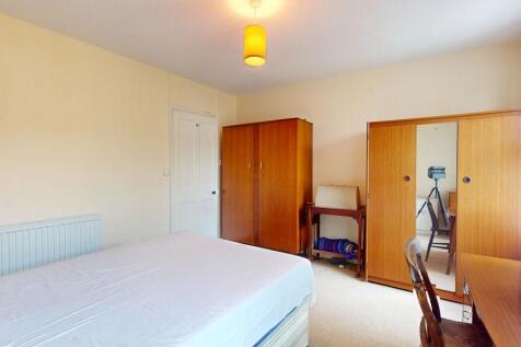 Bedroom 1 - Angle...