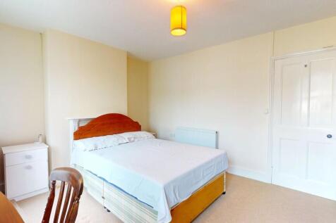 Bedroom 1 - Angle...