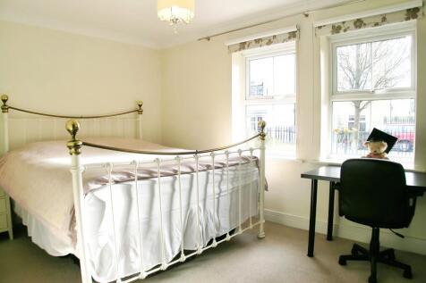 Bedroom 1 - Angle...