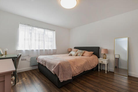 Bedroom 1- Angle ...