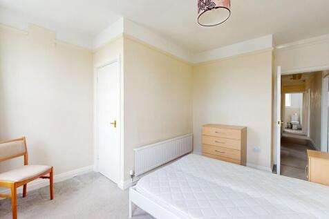 Bedroom 1 - Angle...