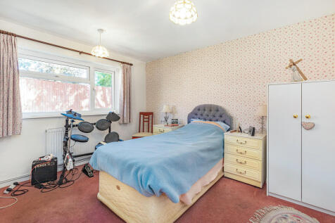 Bedroom 1 - Angle...