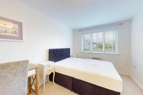 Bedroom 1- Angle ...