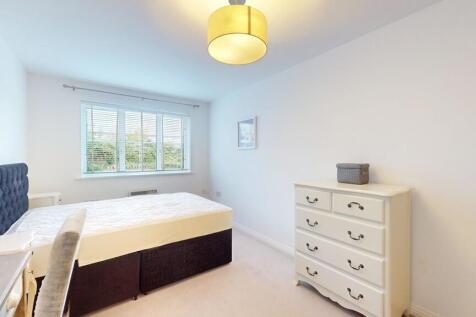 Bedroom 1- Angle ...