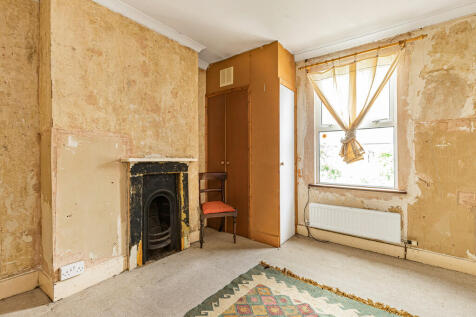Bedroom 1 - Angle...