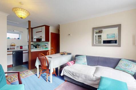 Living Area - Ang...