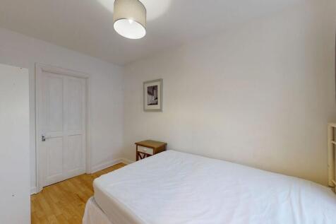 Bedroom 1 - Angle...