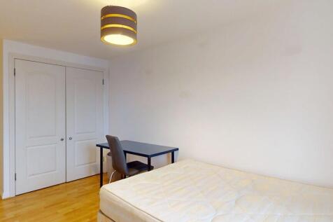 Bedroom 1 - Angle...