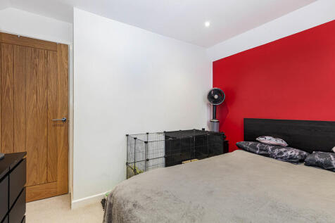 Bedroom 1 - Angle...