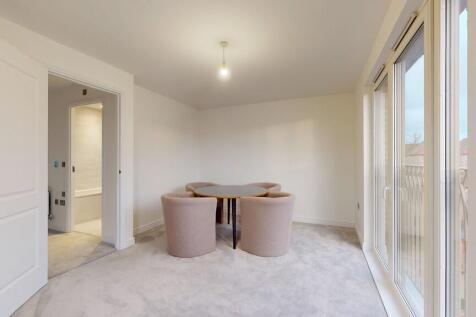 Bedroom 1 - Angle...