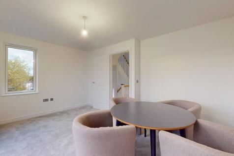 Bedroom 1 - Angle...