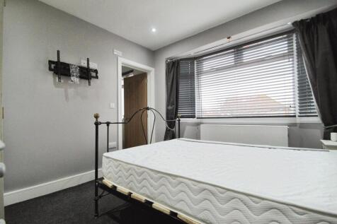 Bedroom 1 - Angle...