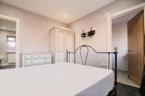 Bedroom 1 - Angle...