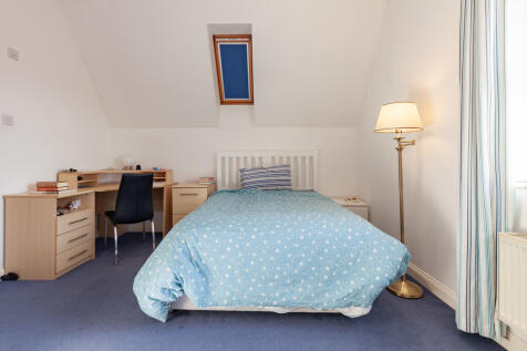 Bedroom 1- Angle ...